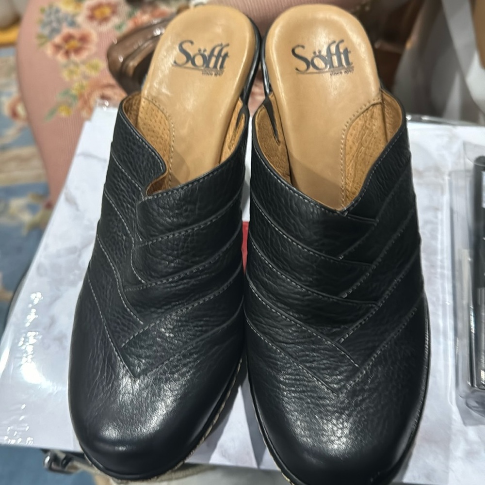 Sofft Black Leather Upper Mule Closed Toe Heel Women's Sz 7.5